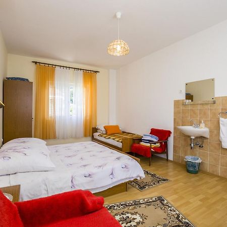 Rooms Padovan Banjol Exterior photo