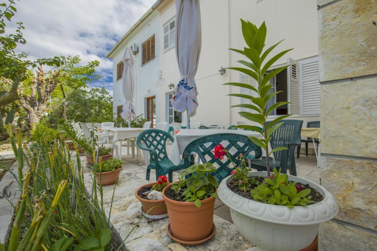 Rooms Padovan Banjol Exterior photo