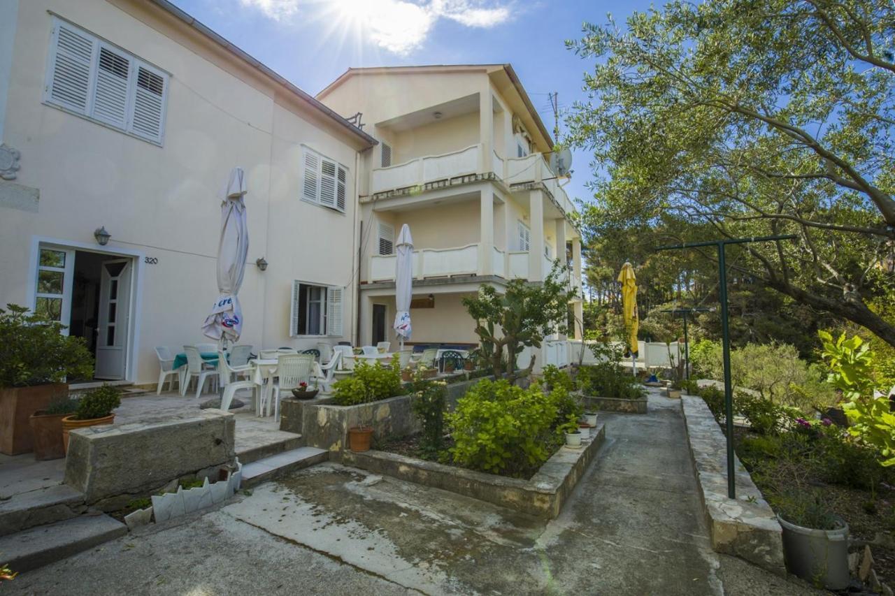 Rooms Padovan Banjol Exterior photo