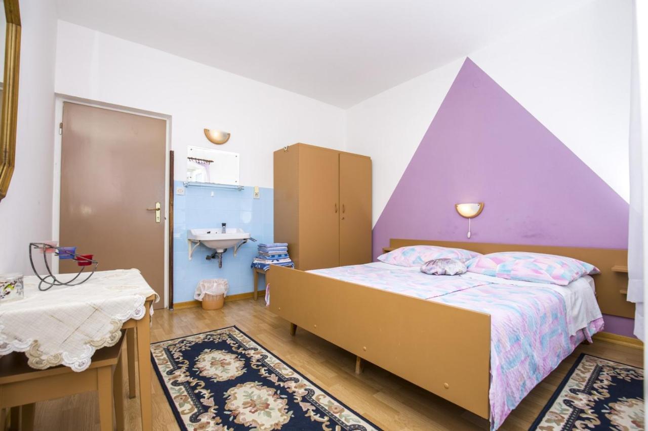 Rooms Padovan Banjol Exterior photo