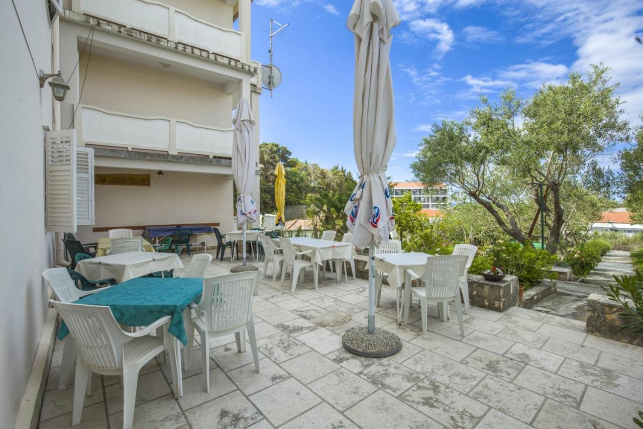 Rooms Padovan Banjol Exterior photo