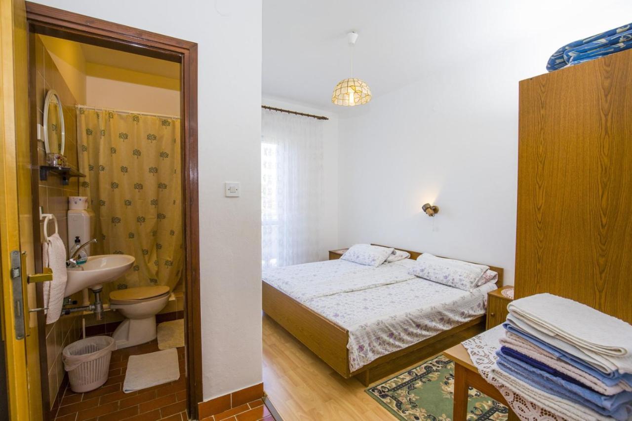 Rooms Padovan Banjol Exterior photo