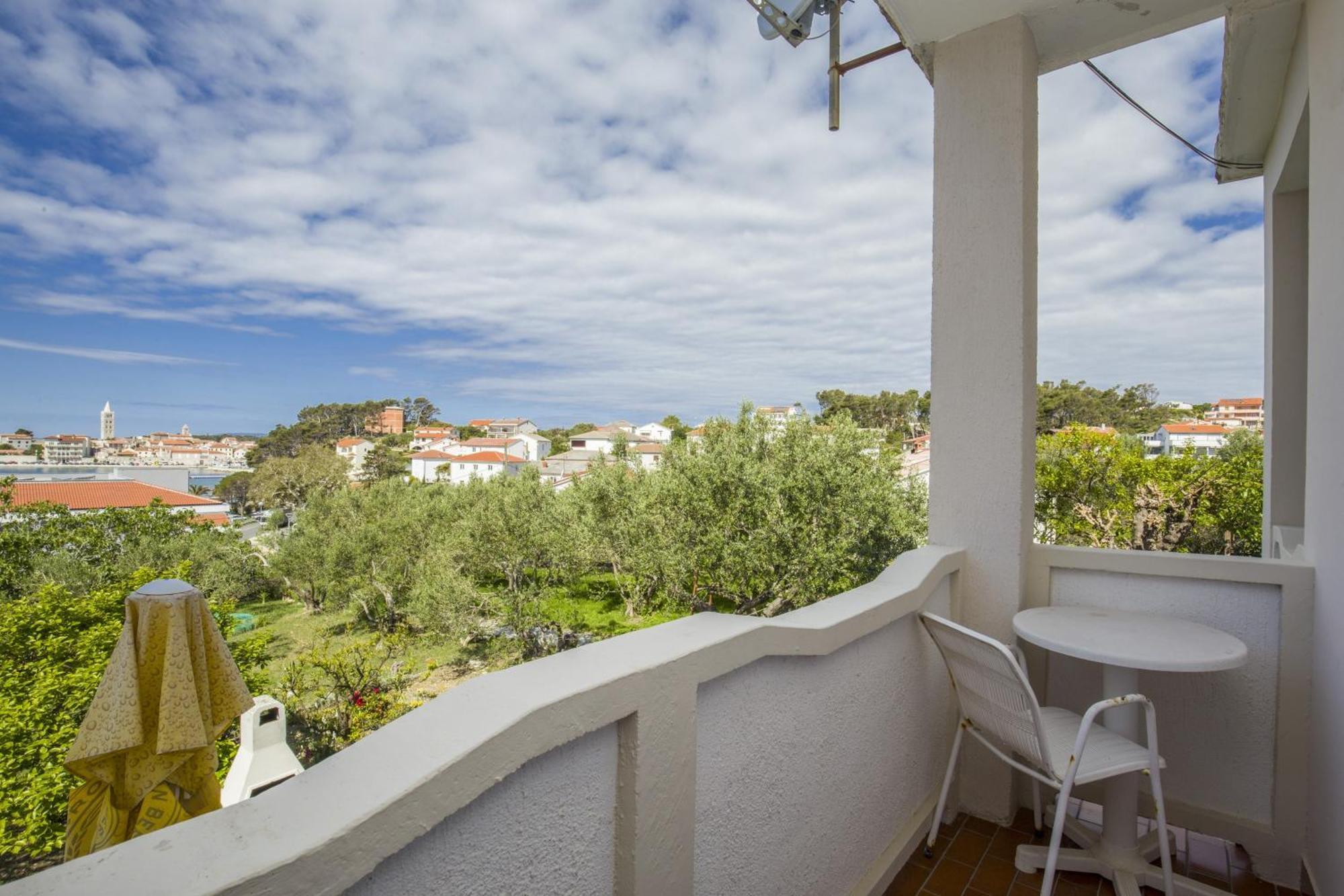 Rooms Padovan Banjol Exterior photo