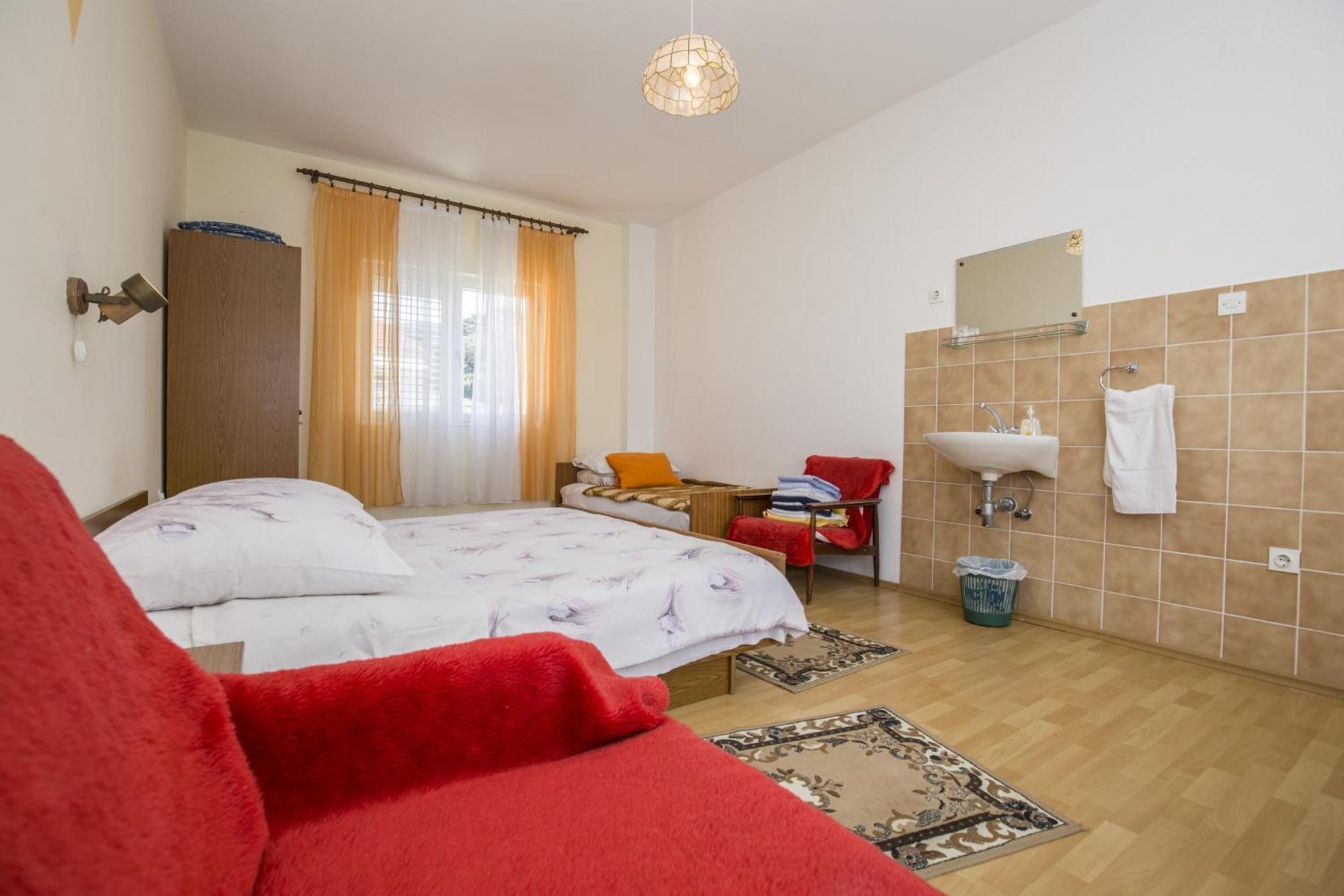 Rooms Padovan Banjol Exterior photo